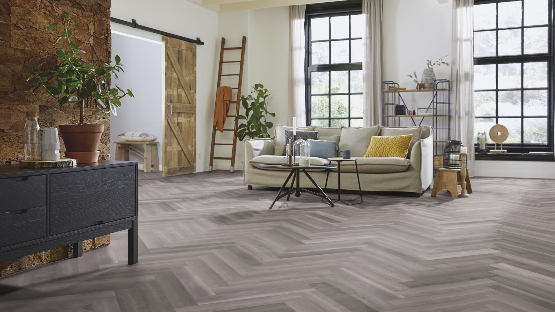 Parva Broad leaf Grey Sycamore 40828 PVC vloer mFLOR 4 Parva Broad leaf Grey Sycamore 40828 PVC vloer mFLOR woonkamer 2