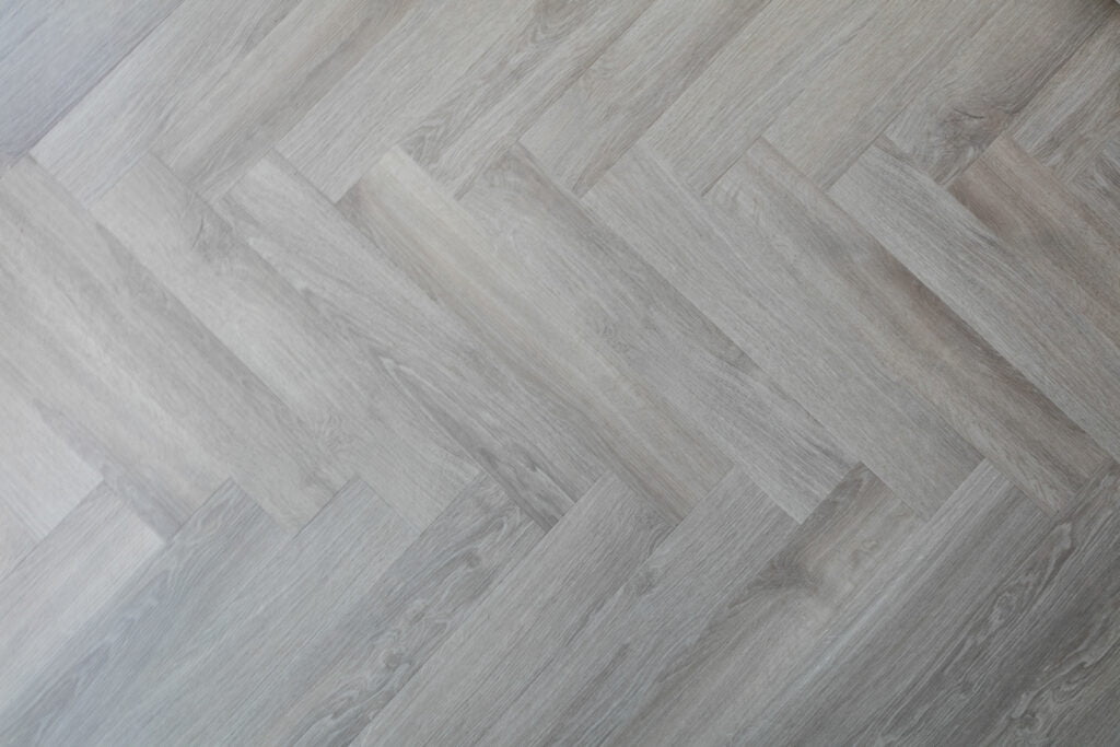 De populairste visgraatvloeren: Hongaarse Punt, Weense Punt en Visgraat XL 1 Parva River Oak Rhone 41319 PVC visgraat 27