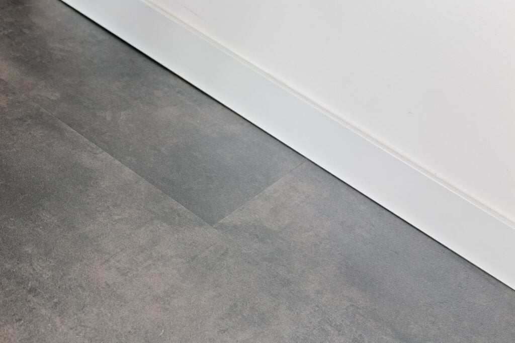 Kies voor PVC tegels in de garage 3 mflor pvc visgraat met pvc vloertegel 1607424937 n